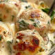 Köstliche Hähnchen-Ricotta-Fleischbällchen mit cremiger Spinat-Alfredo-Sauce